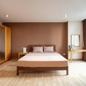 181 Ekkamai Studio Apartment
