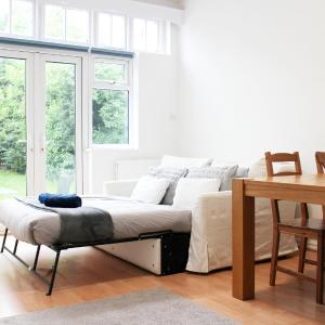 Large Garden Apartment on Golders Green High Road
