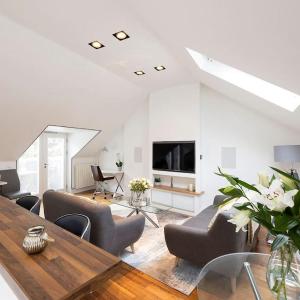 Luxury City Centre Coach House, garden & balconies