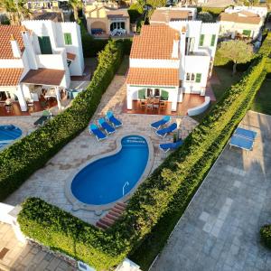 Villa Lola, seaviews, private pool & lush yard