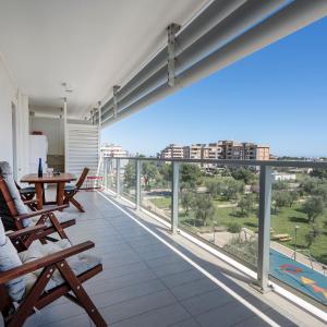 GuestHost - Kind Park - Sleek Apartment with Terrace & Parking