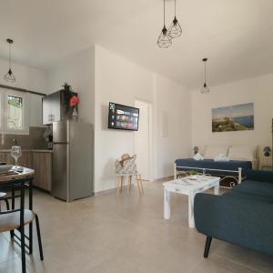 Agatha's central bright modern luxury apartment-2