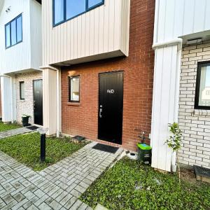 Entire Modern 2-Bedroom Townhouse -10 min to Airport & Sylvia Park