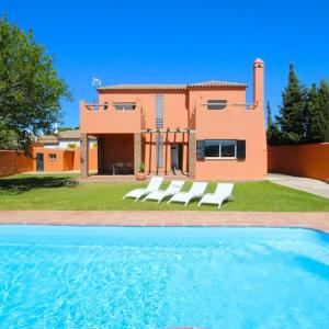 chalet Junto a la playa con piscina privada, La Breña