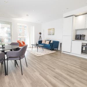 City Escape - Royal Wharf