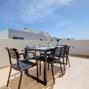 Chic Penthouse Steps from the Promenade