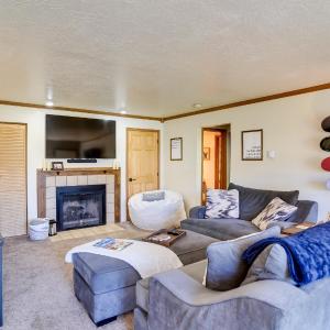 Hiking & Explore: Brian Head Condo w/ Indoor Pool!