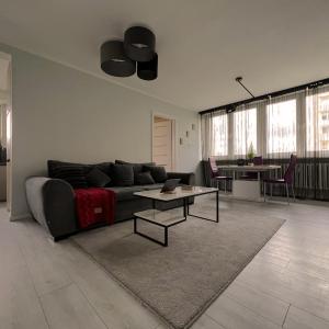 Sunny 3-room Appartement, Near National Stadium