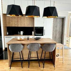 Spacious Family Apartment by the Sea