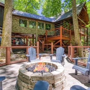 The Lodge At Whiskey Falls- Prefect for some R&R - 75 Ft water fall, Theater Game room