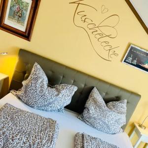 FeWo 58 - Appartement im Rottalblick - Helle Kuschelecke genießen mit Bademantelgang zur Therme, TV, inkl Stellplatz im Haus u Kurtaxe