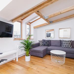 Cloud Nest - 2BR Ap with Terrace & AC - Center