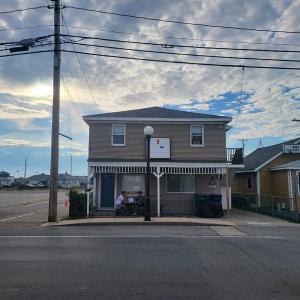 12 Ashworth Ave suites