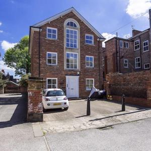LoveYork Priory Apartment - Central with Parking