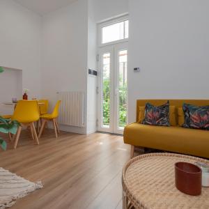 Xenia Apartments - Renovated flat in Navigli area