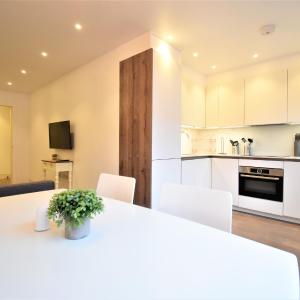 Superb Apartment, Shirland Mews