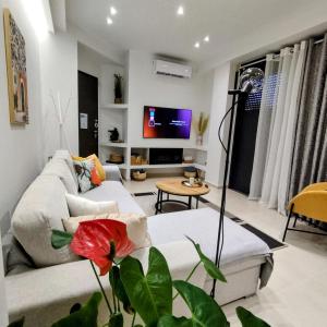 Floral Home 1 - ground floor apt, private parking!