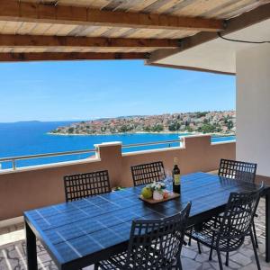 Holiday house Dea with outdoor jacuzzi