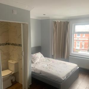 Modern and Sleek Ensuite-Room with Double bed