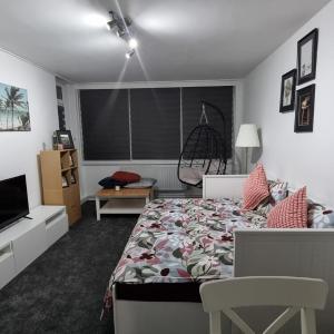 Amazing 1 bed entire flat with separate living room and kitchen in London With Free Parking