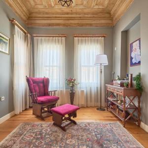 Nostalgic & Comfortable Historical Home!