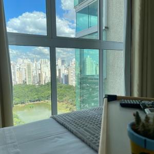 Moderno Flat com vista para o Parque Vaca Brava