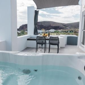 Red Beach Harmony suites Modestos