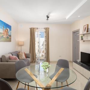 Edka Suites - Modern Sunlit 2BD Apartments with Balconies - Close to Sliema Promenade, St Julian's & St Georges Bay