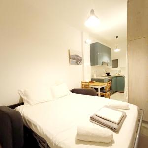 Athenian Dream Studio by YHA