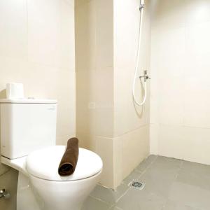 Modern Studio at Gateway Park LRT City Jatibening Apartment By Travelio