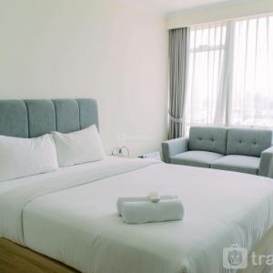 Elegant and Comfy Studio at Menteng Park Apartment By Travelio