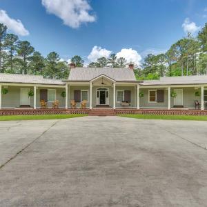 Private Walterboro Estate w/ Deck + Fire Pit!
