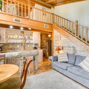 Riverfront Deck: Outdoor Retreat in Fairhope!
