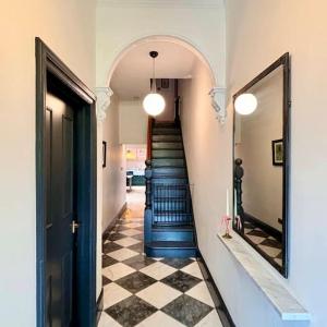Spacious home in Leeds ideal for gatherings with free parking