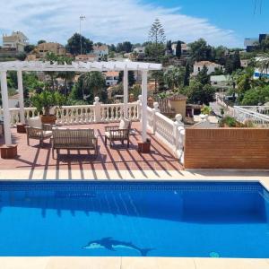 Villa Piscina Climatizada y BBQ cerca de Playa y Centro Histórico 5 habitaciones