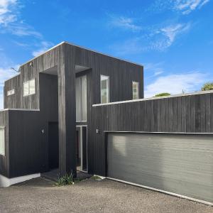 Murrays Gem l Modern 4bed Stunner l Sea View & Spa!