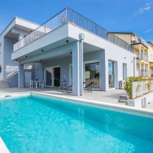 the Maj house