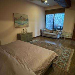 3-BR Murree Hills Hideaway with Scenic View