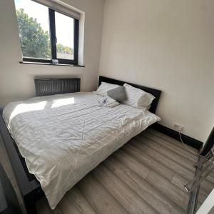 Spacious Double near Train Station