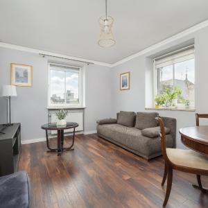 Apartament z 2 Sypialniami i Oddzielną Kuchnią w Centrum Wrocławia na 4 Piętrze by Noclegi Renters