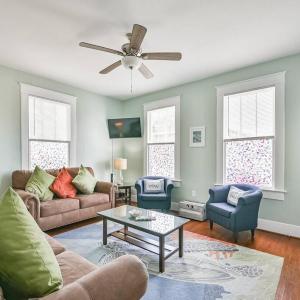 Coastal Blue Beach House with 3 Bedrooms and Just off the Seawall