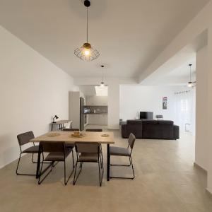 Glenvar Heights I2 90 sqm cozy apt in Paleo Faliro