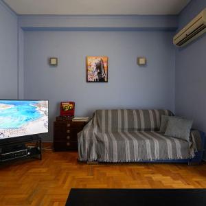 Tommy's apartment