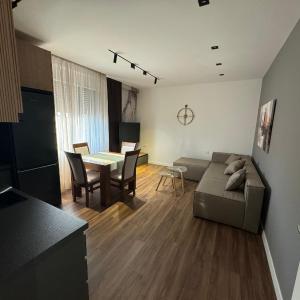 Old Bazaar apt 24