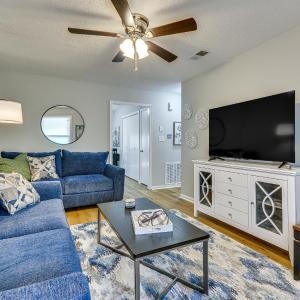 High Point Townhome w/ Patio, 1 Mi to Main Street!