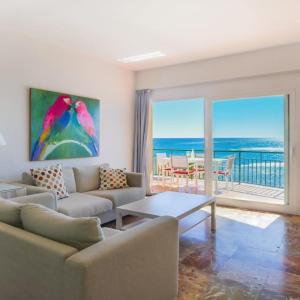 OVER THE SEA Amazing views Beachfront