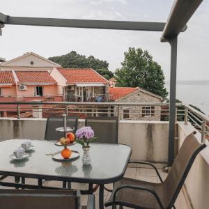 Duplex 3 bedrooms on the first line in Petrovac
