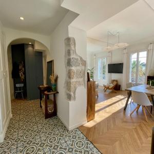 Modern & Bright 2 Bedrooms - City Center