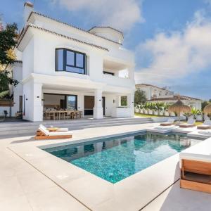 Villa Vega Luxury Living Premium Features Gym Jacuzzi