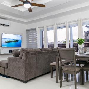 Choose To Be Happy at Twenty 2A 2-Bedroom w Pool